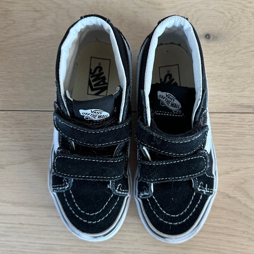 Vans Kids Sk8-Mid Reissue V Shoe in Black Suede Leather - Picture 2 of 10